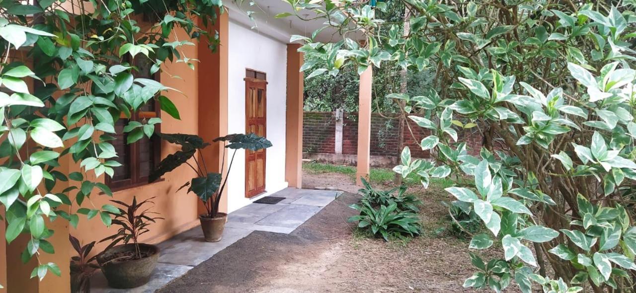 Isai Ambalam Guest House Pondicherry Exterior photo