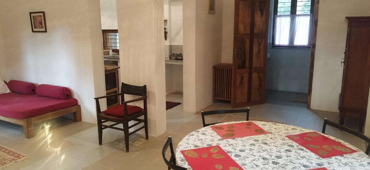 Isai Ambalam Guest House Pondicherry Exterior photo