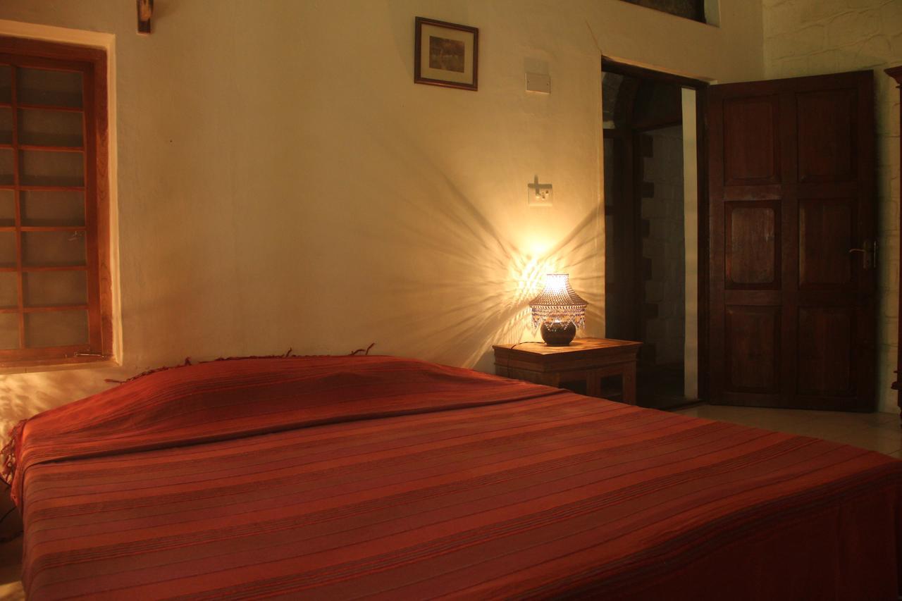 Isai Ambalam Guest House Pondicherry Exterior photo